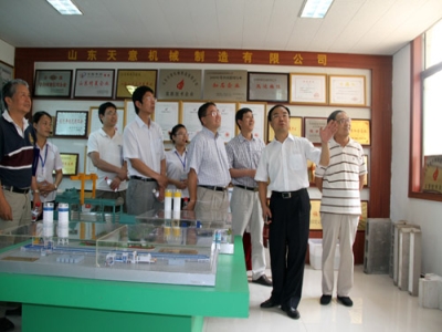2012.7.28日山東天意兩項(xiàng)科技成果鑒定順利通過，北京領(lǐng)導(dǎo)專家，到我公司參觀指導(dǎo)