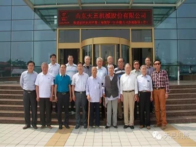 兗州區(qū)委常委、組織部長徐繼瑞一行領(lǐng)導(dǎo)蒞臨天意參觀指導(dǎo)工作