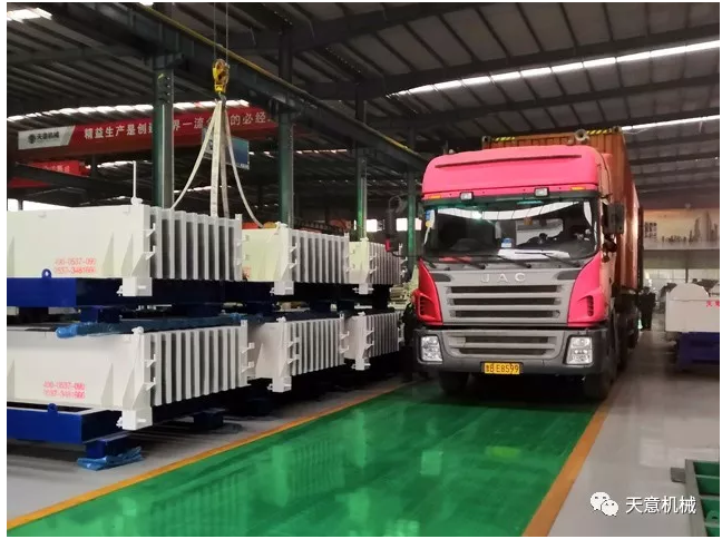 天意機(jī)械為柬埔寨客戶加工生產(chǎn)年產(chǎn)80萬平方輕質(zhì)墻板生產(chǎn)線成功裝車啟運(yùn)！