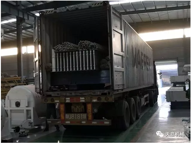 天意機(jī)械為柬埔寨客戶加工生產(chǎn)年產(chǎn)80萬平方輕質(zhì)墻板生產(chǎn)線成功裝車啟運(yùn)！