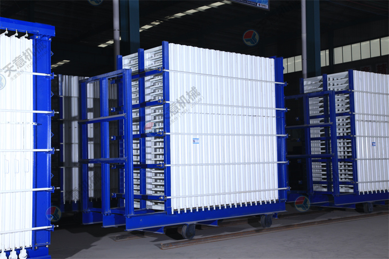 一次成型40塊板的復(fù)合墻板機(jī)，究竟有多好？